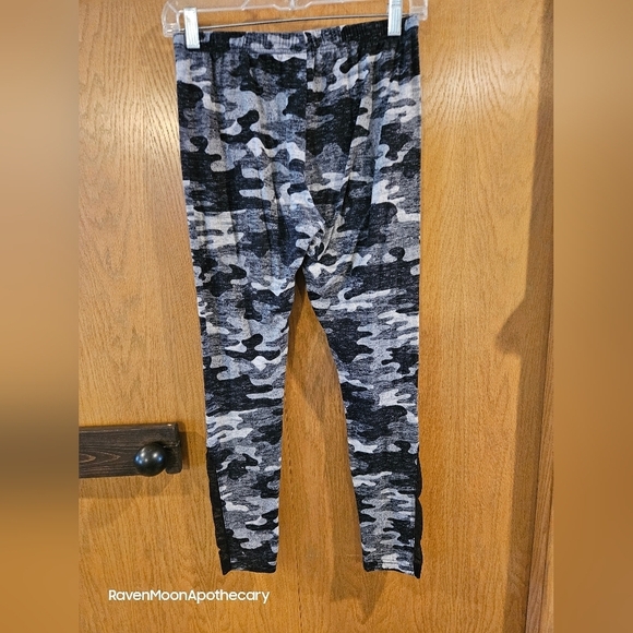 No Boundaries Medium Leggings - Picture 2 of 10